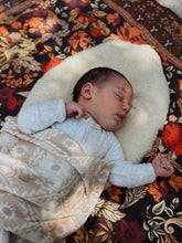 Load image into Gallery viewer, Seakaboo Organic Bamboo Cotton Baby Swaddle|Wrap: Nude Seashells
