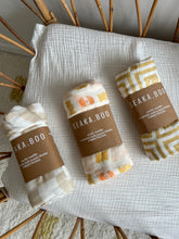 Load image into Gallery viewer, Seakaboo Organic Bamboo Cotton Baby Swaddle|Wrap:  Lune (1 only)
